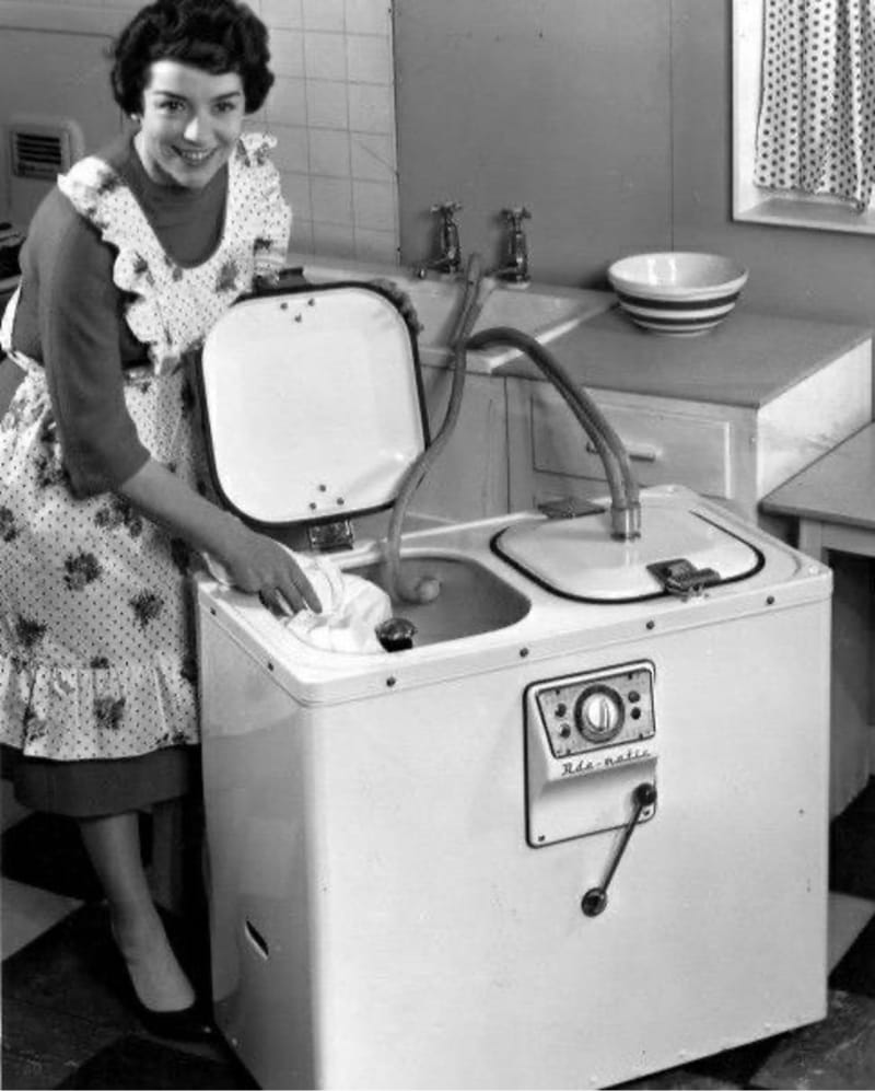 1950 - 1960 - <span>des foyers raccordés </span><span>à l’électricité 🏠</span>